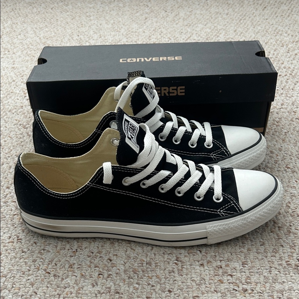 Converse Men's Black and White Sneakers